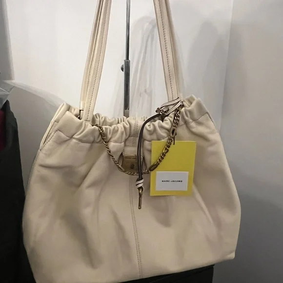 Marc Jacob’s The Cristina Tote - Picture 11 of 11